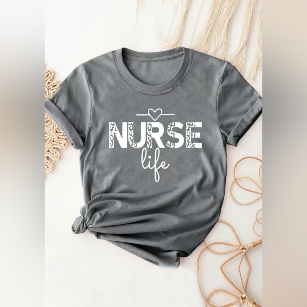 🩺 Nurse Life Print T-Shirt, Short Sleeve Crew Neck Casual Top 💉 🩺- color:grey